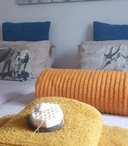 Sondela Self Catering בקתה *